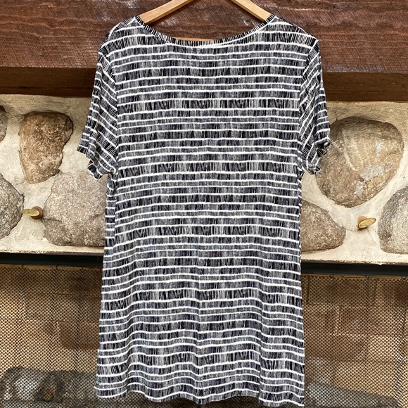 Old Navy tee - Picture 4 of 6